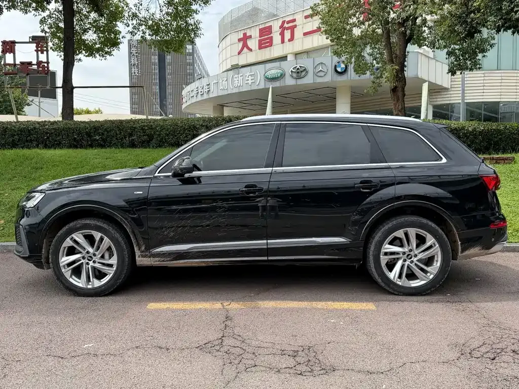 Audi Q7 — фото 10