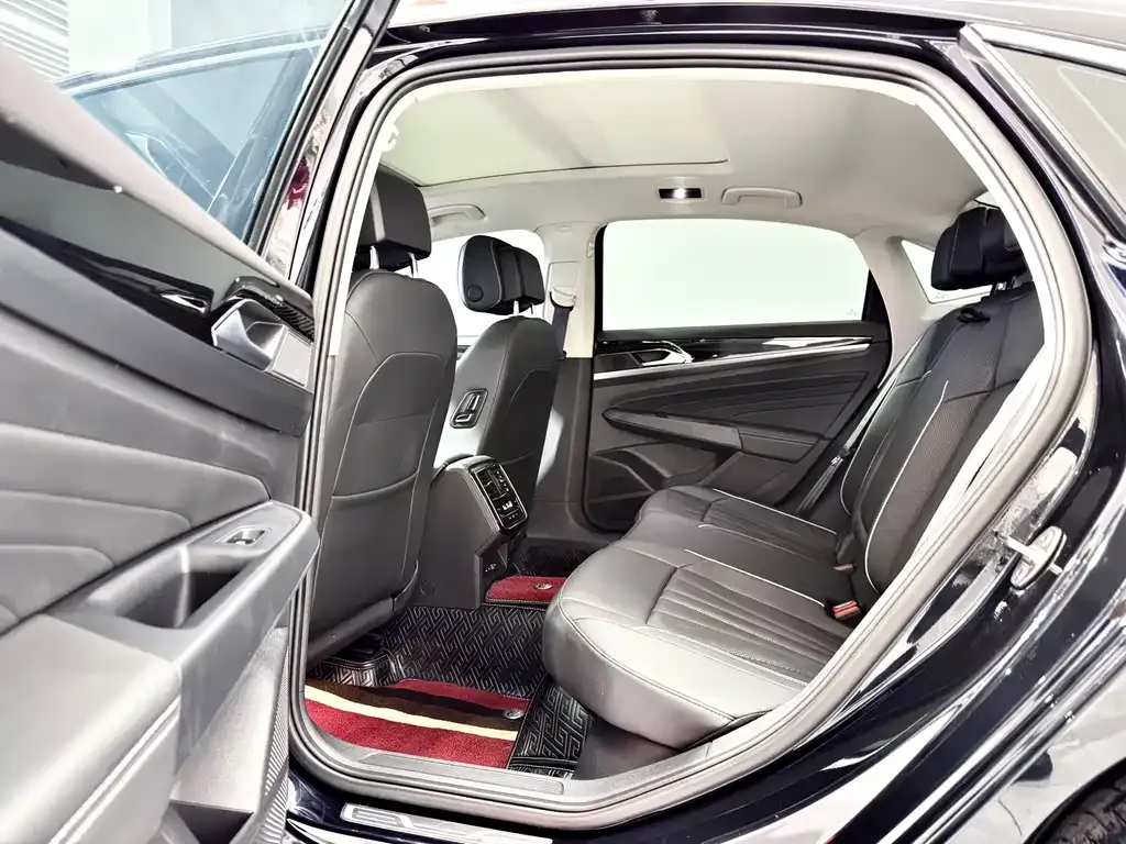 Volkswagen Passat — фото 10