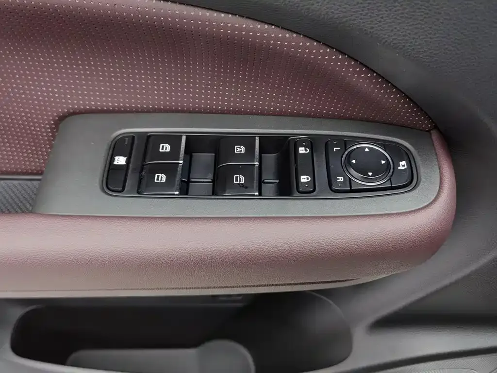 GAC Motor Trumpchi M6 — фото 10
