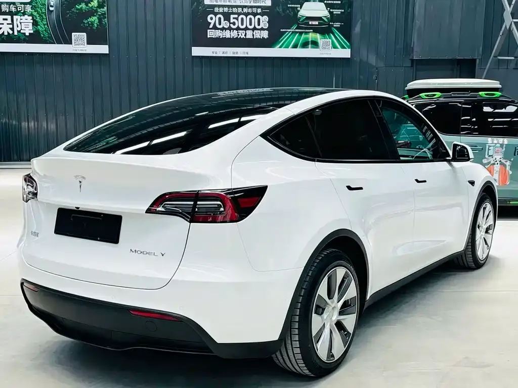 Tesla Model Y — фото 6