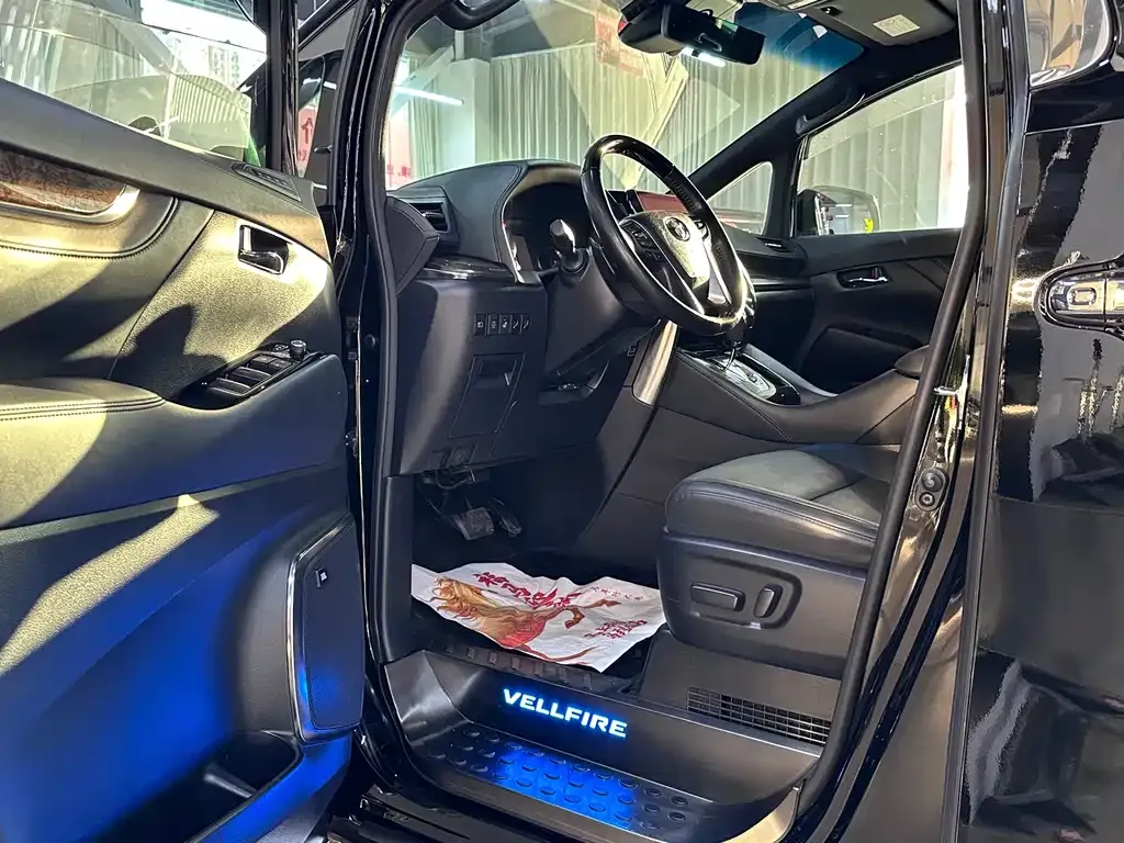 Toyota Vellfire — фото 6