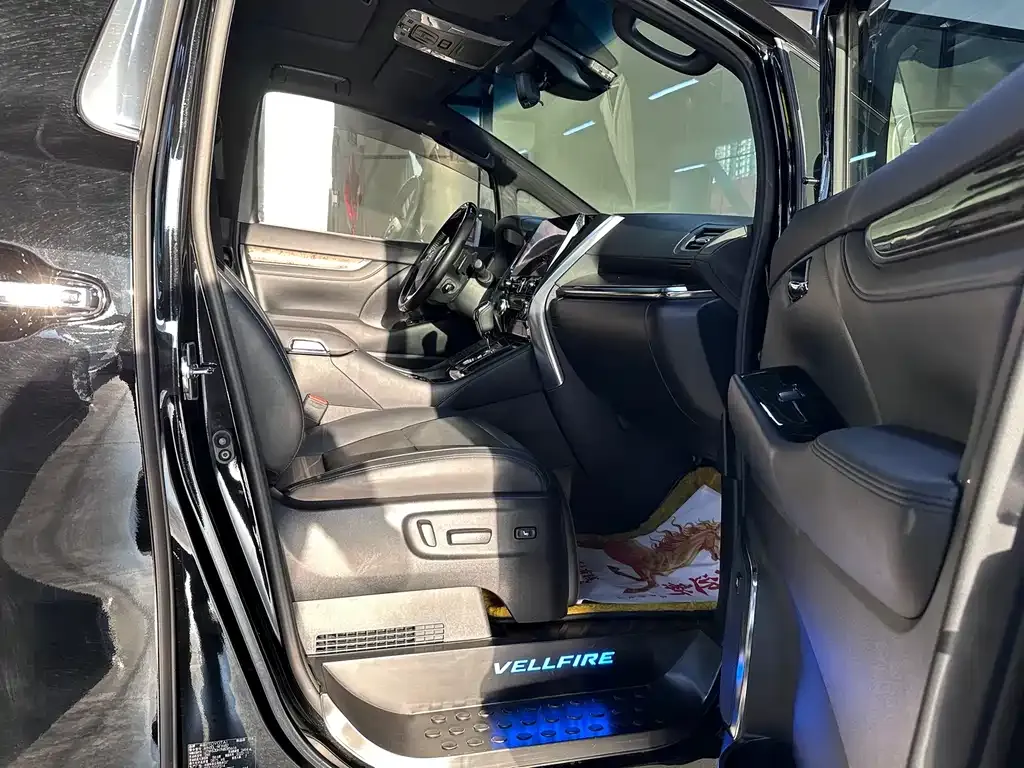 Toyota Vellfire — фото 5