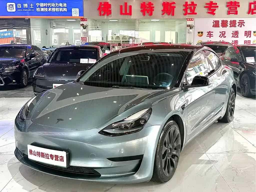Tesla Model 3 — фото 1