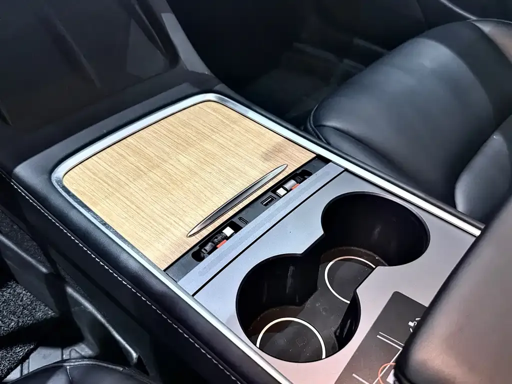 Tesla Model 3 — фото 3