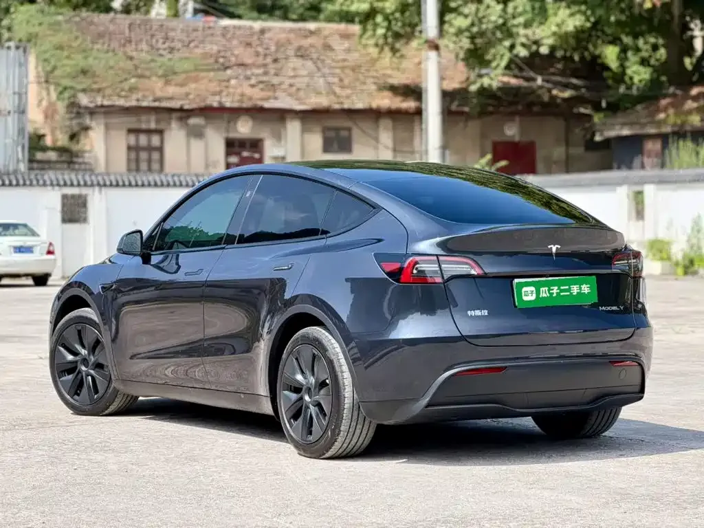 Tesla Model Y — фото 2