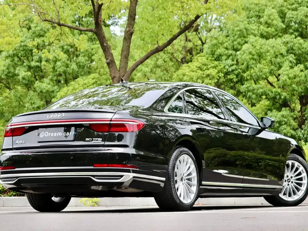 Audi A8 — фото 9