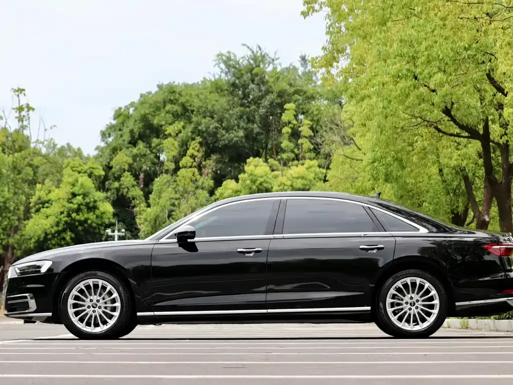 Audi A8 — фото 5
