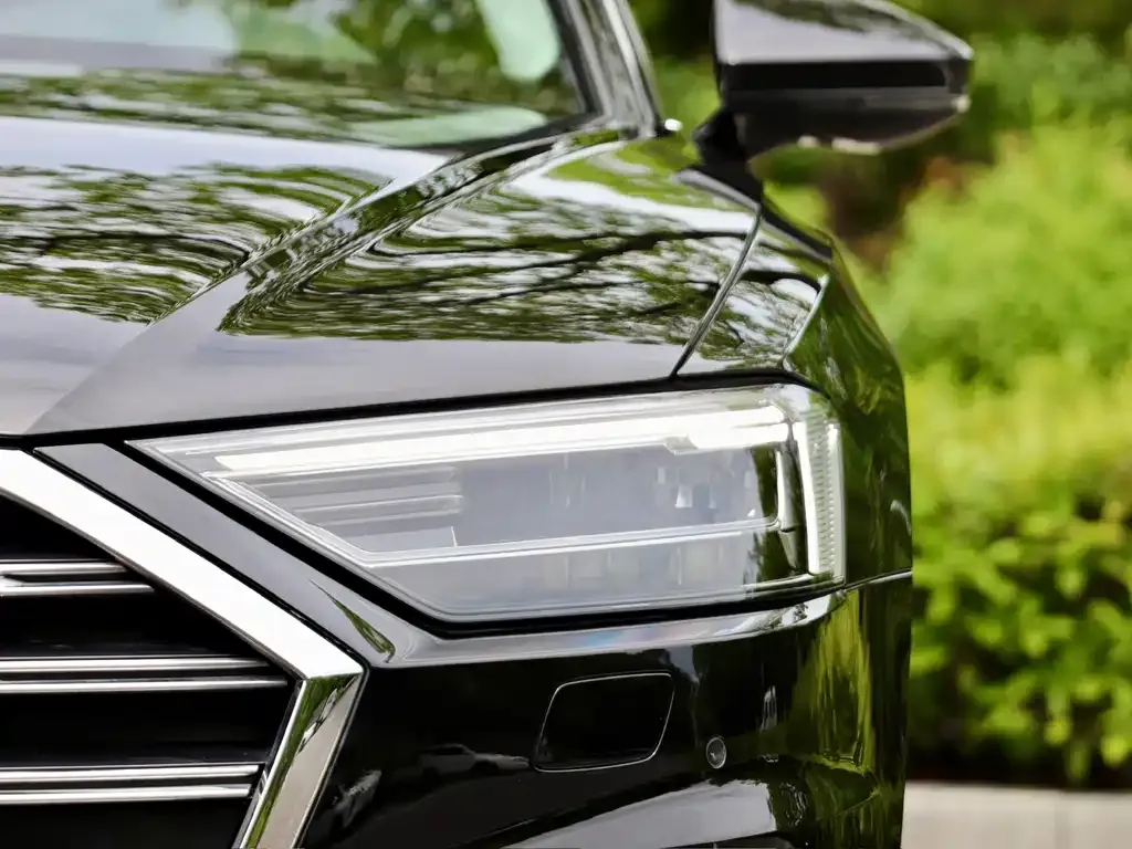 Audi A8 — фото 4