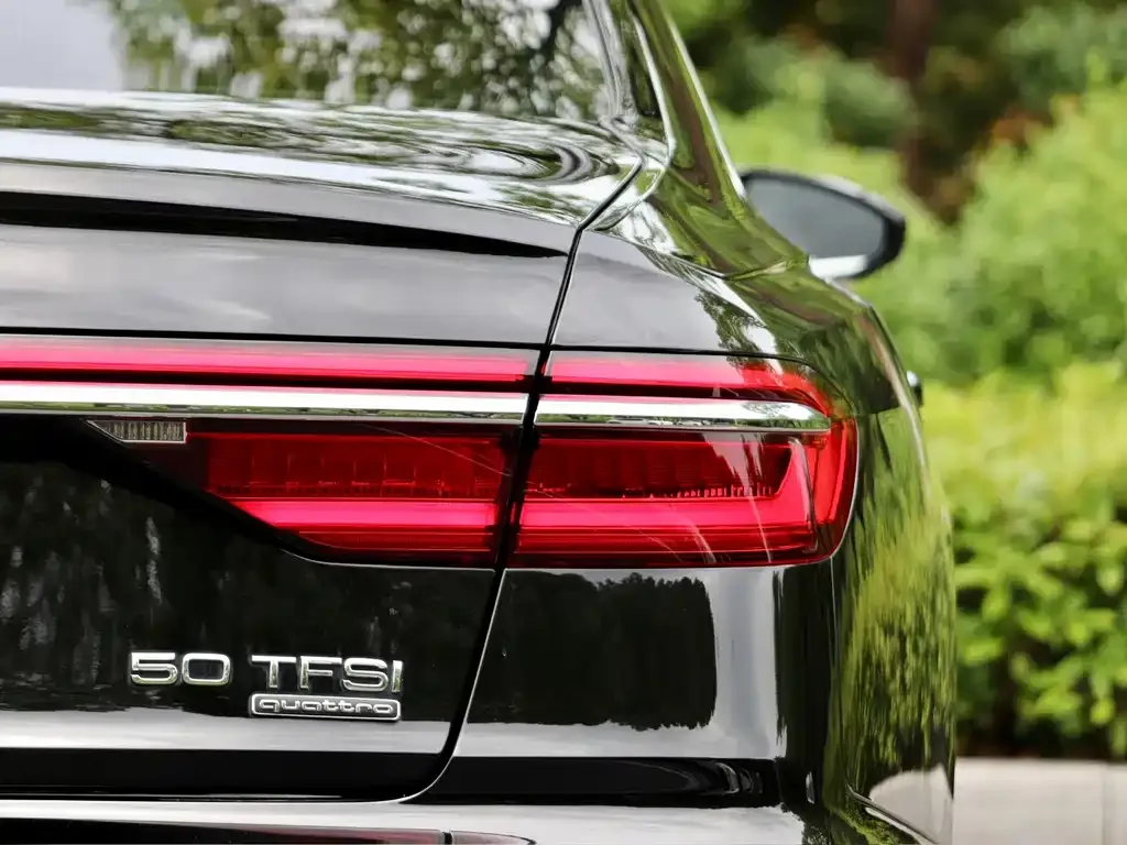 Audi A8 — фото 7