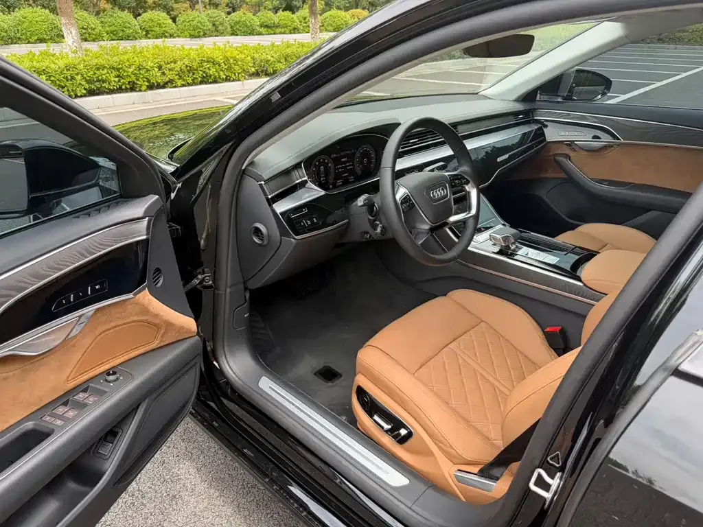 Audi A8 — фото 10