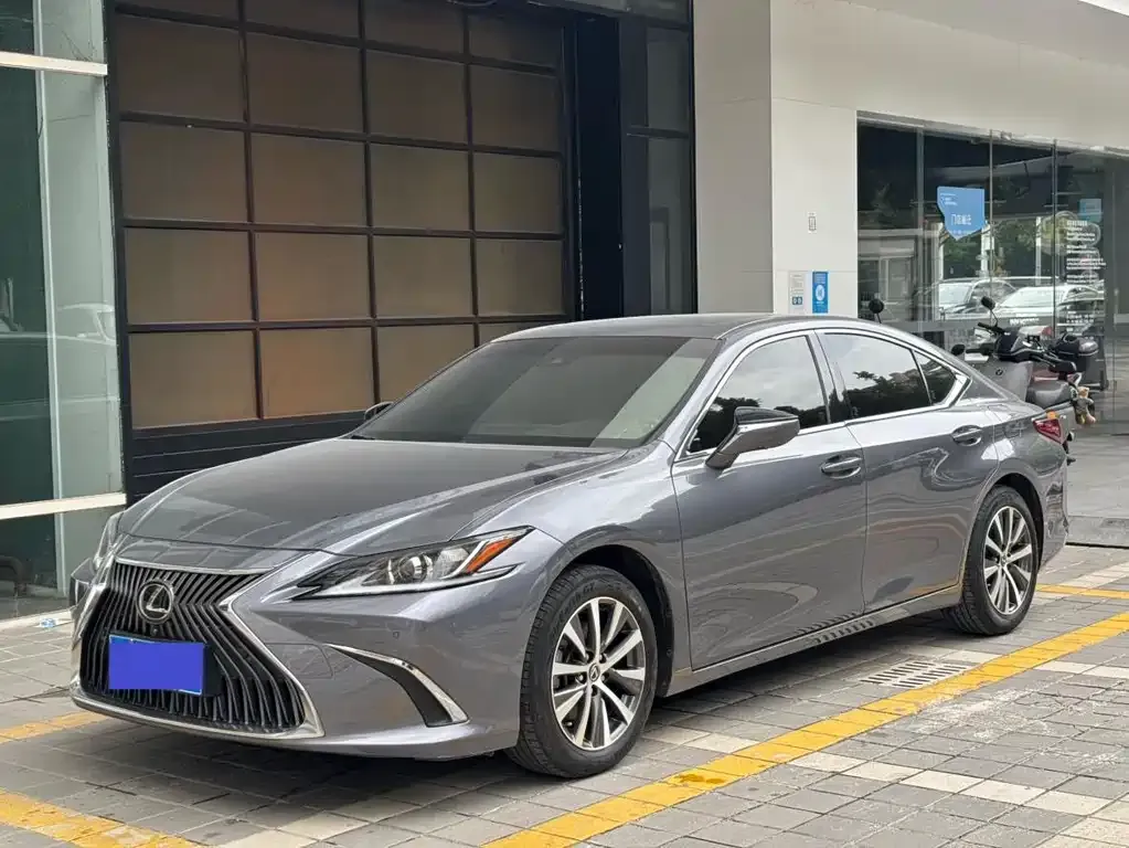 Lexus ES — фото 1