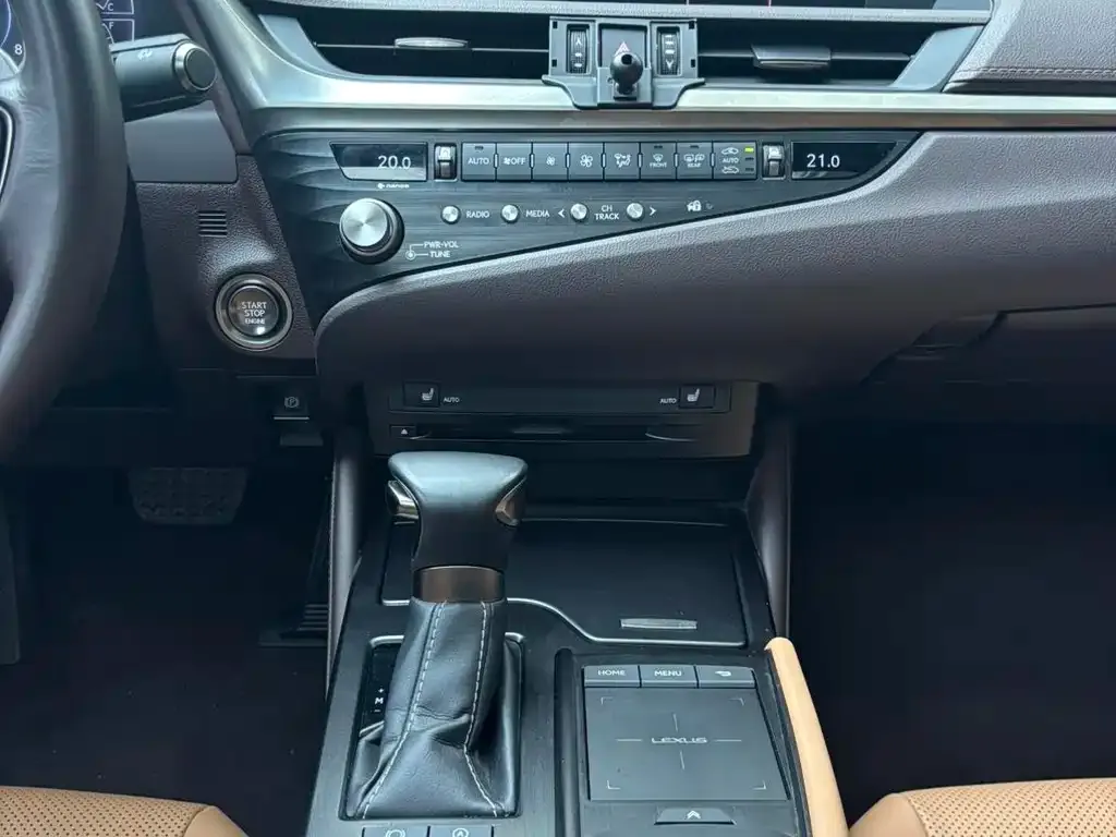 Lexus ES — фото 10