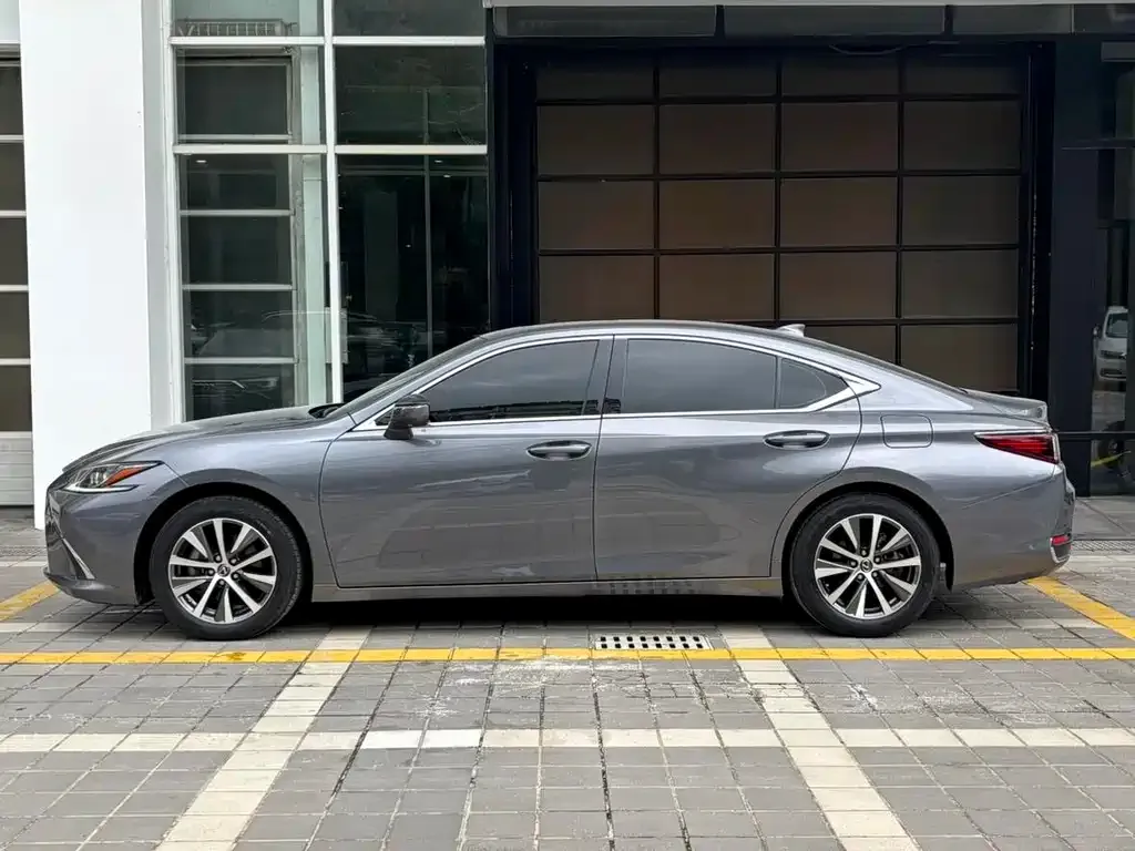 Lexus ES — фото 4