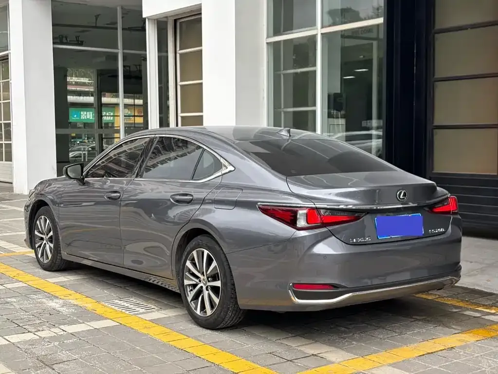 Lexus ES — фото 5