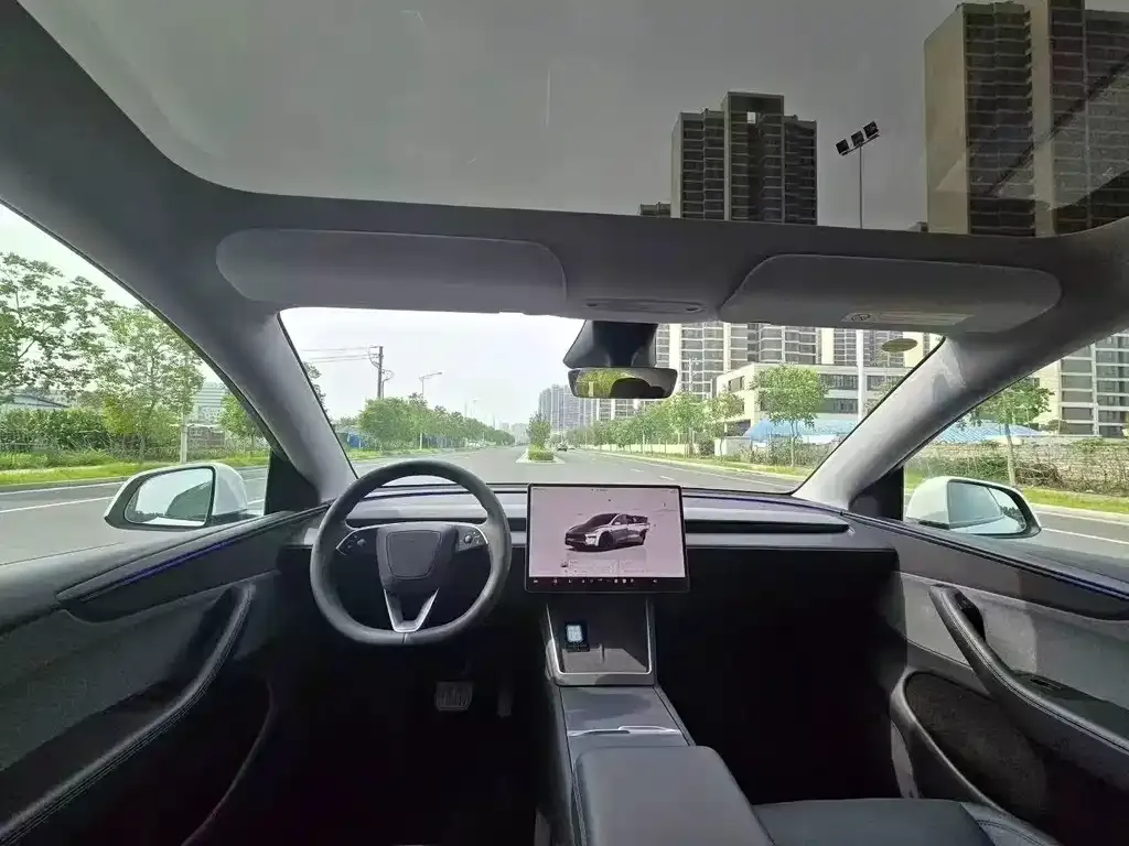 Tesla Model Y — фото 2