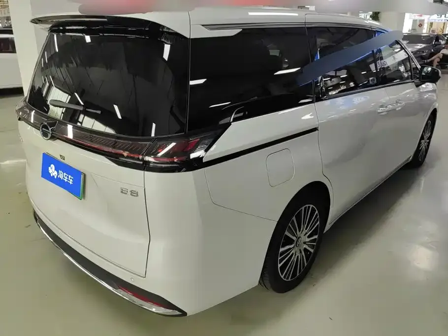 GAC Motor 传祺E8 PHEV — фото 3
