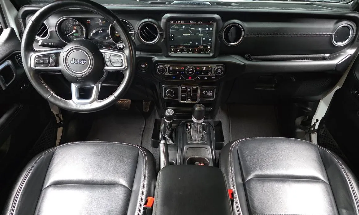 Jeep Wrangler — фото 10