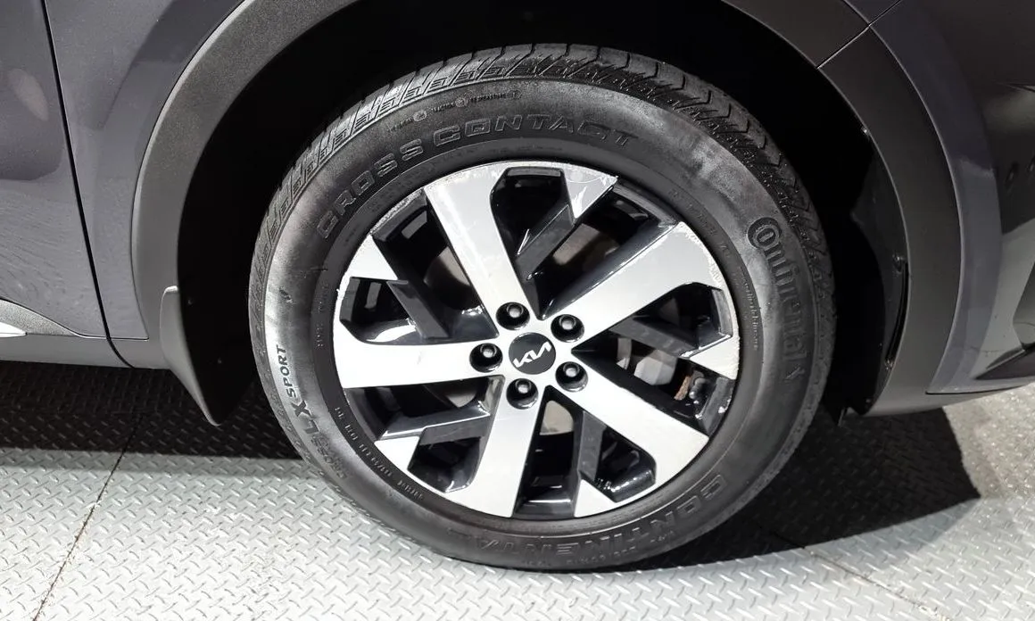 Kia Sorento — фото 10