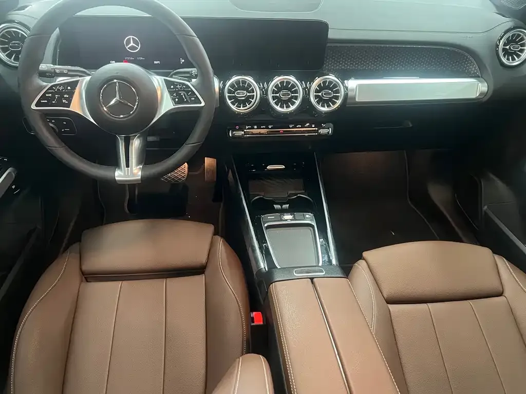 Mercedes-Benz EQB — фото 10