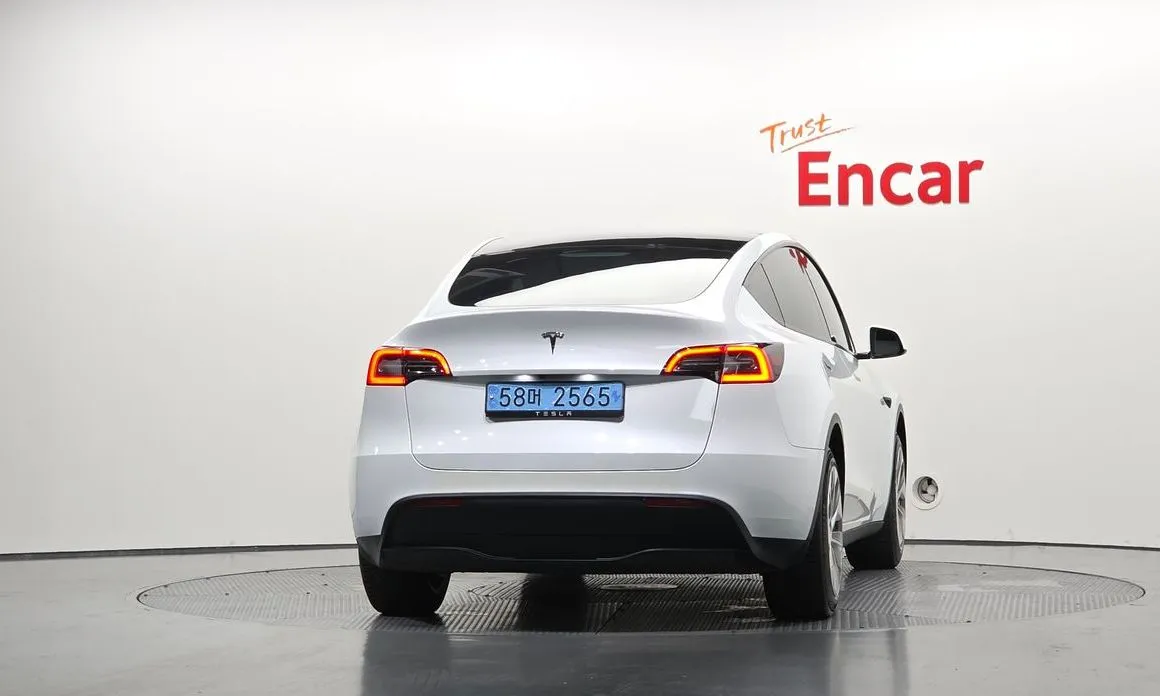 Tesla Model Y — фото 2