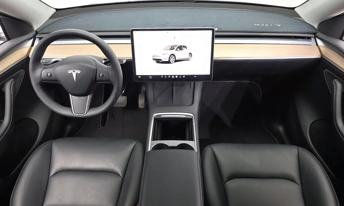 Tesla Model Y — фото 9