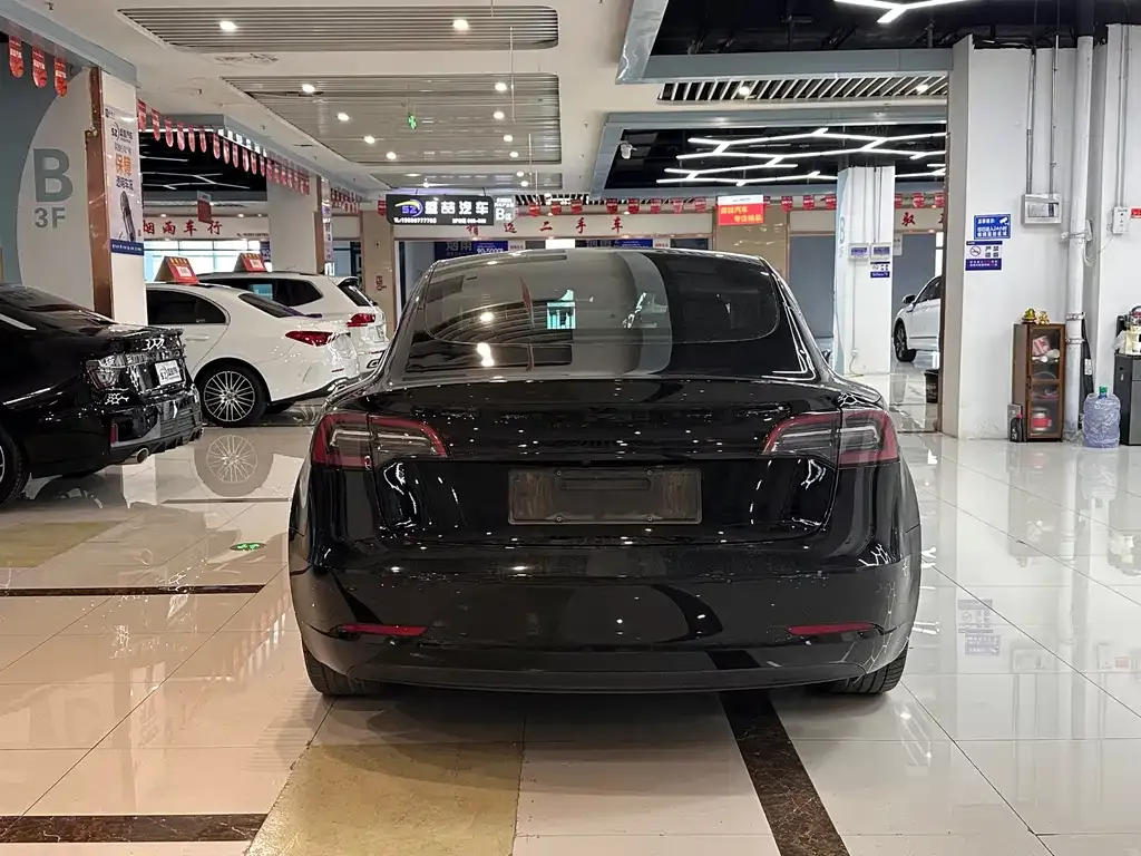 Tesla Model 3 — фото 8