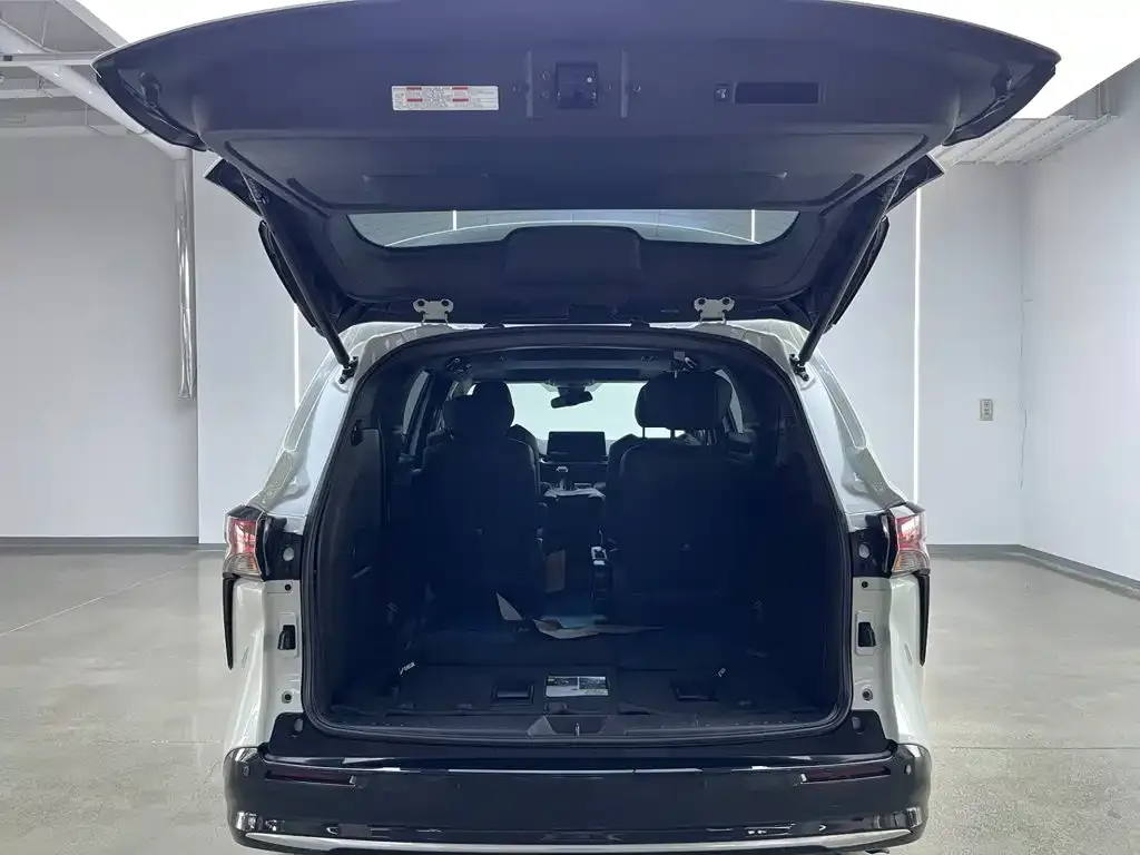 Toyota Sienna — фото 6