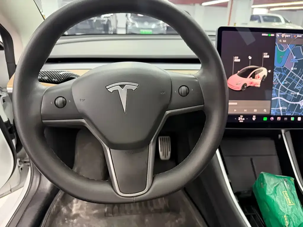 Tesla Model 3 — фото 5