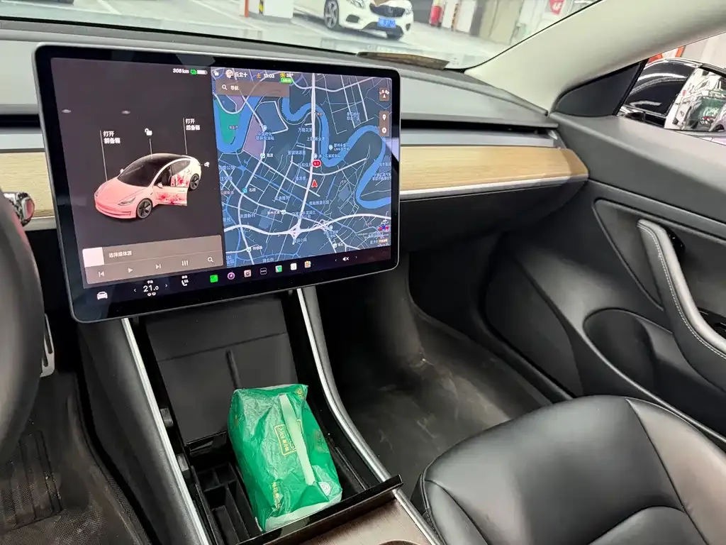 Tesla Model 3 — фото 4