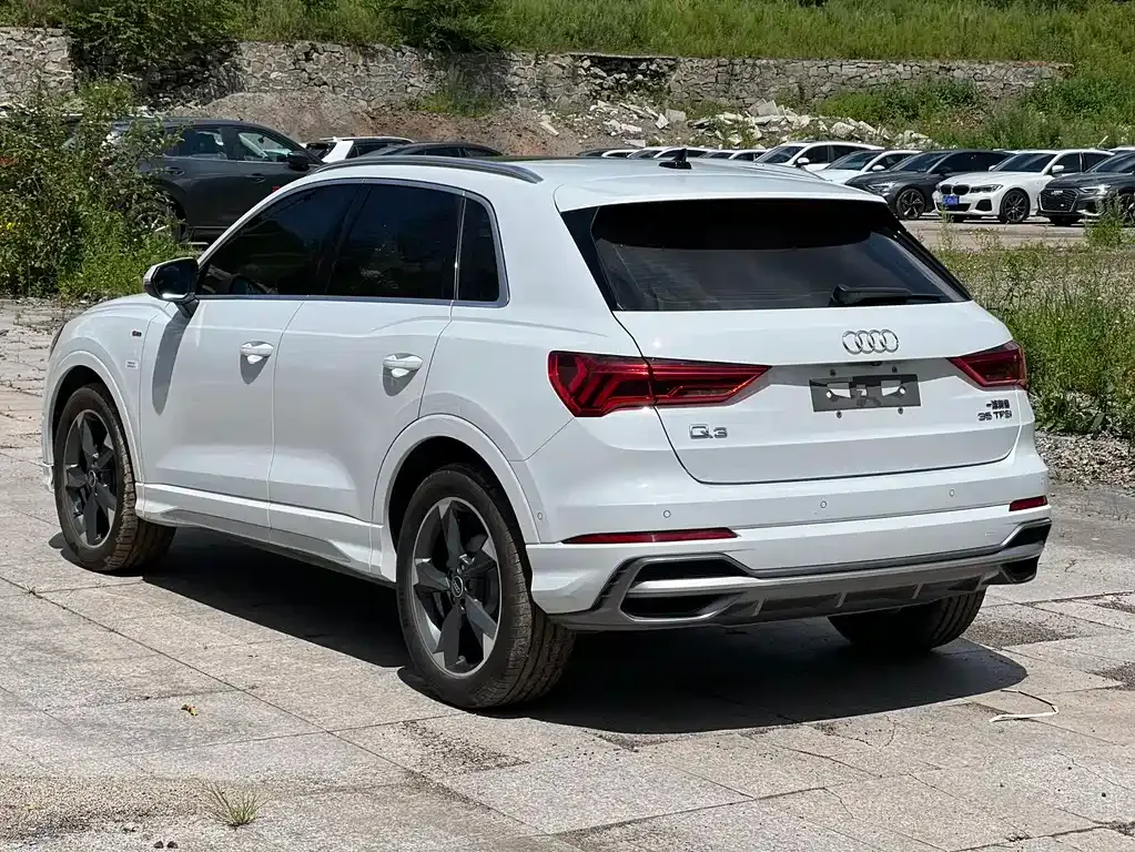 Audi Q3 — фото 10