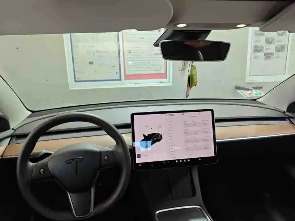 Tesla Model 3 — фото 4