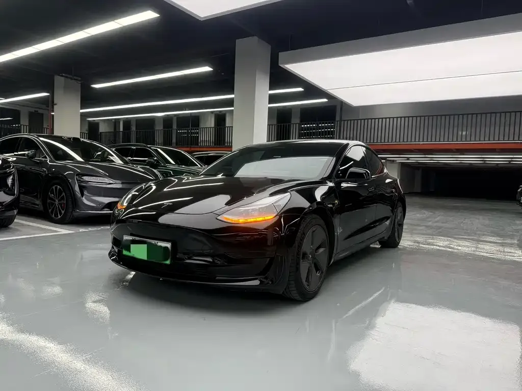 Tesla Model 3 — фото 1