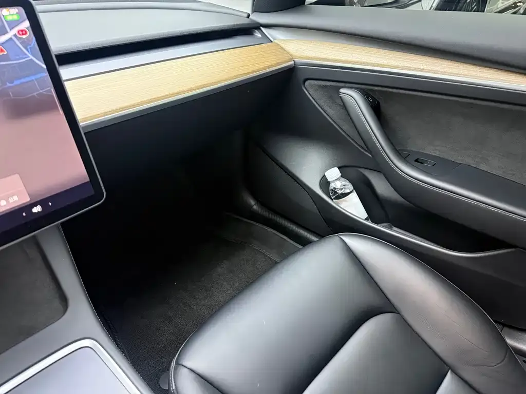 Tesla Model 3 — фото 7