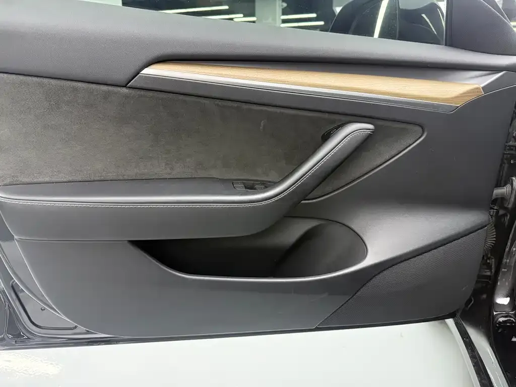 Tesla Model 3 — фото 8