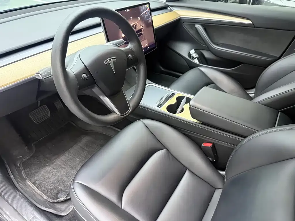 Tesla Model 3 — фото 10