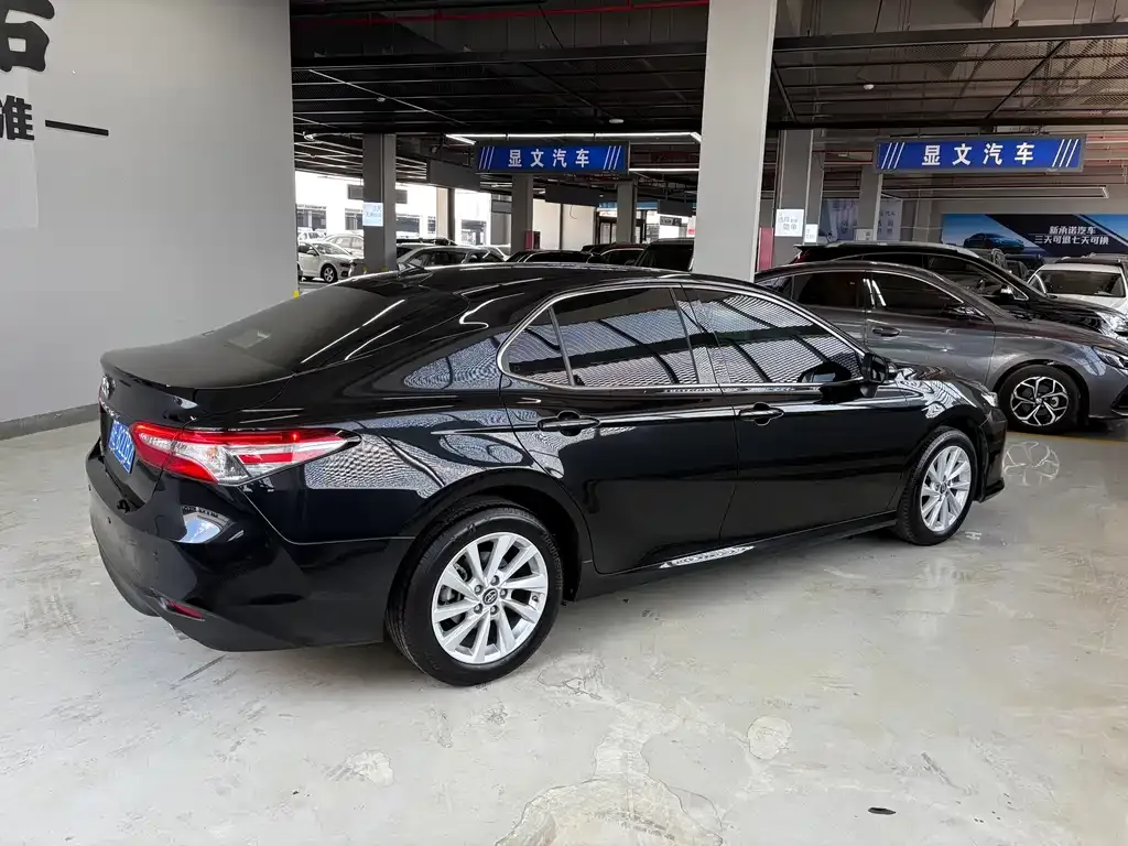 Toyota Camry — фото 8