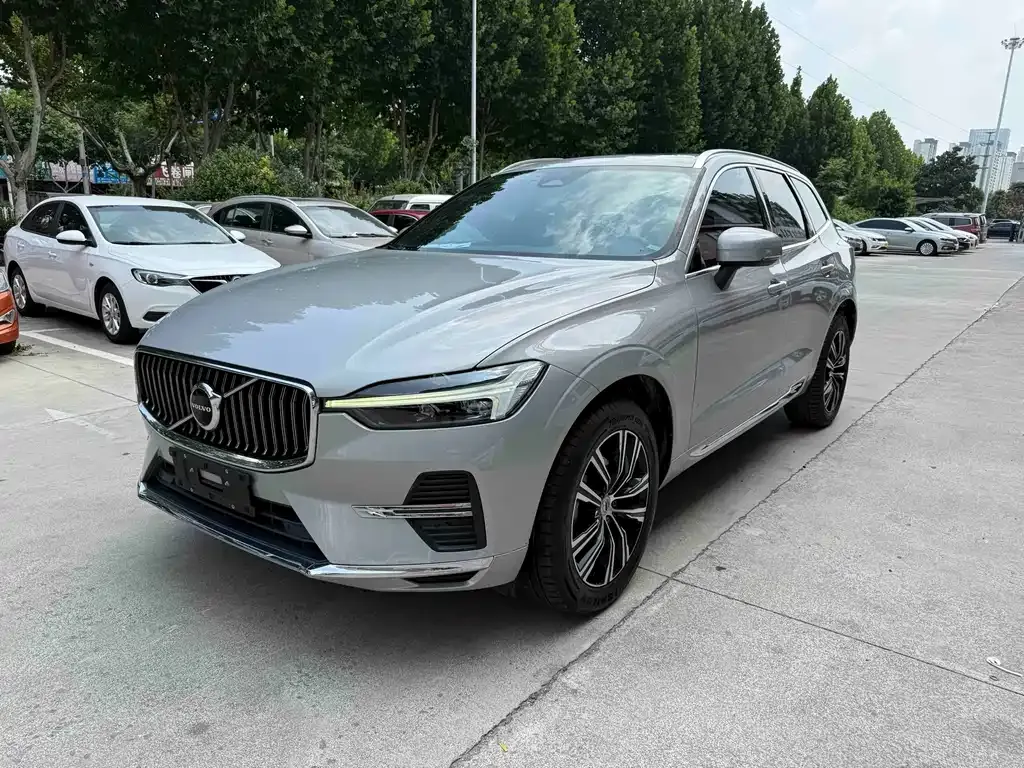 Volvo XC60 — фото 1