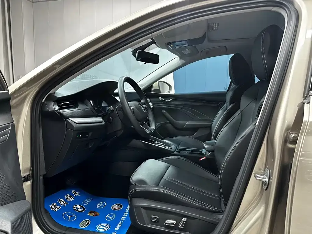 Skoda Octavia — фото 2