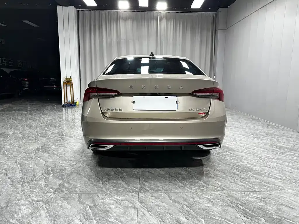 Skoda Octavia — фото 10