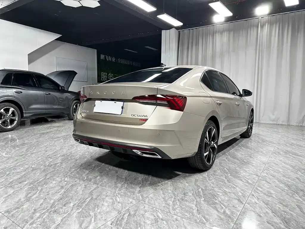 Skoda Octavia — фото 4
