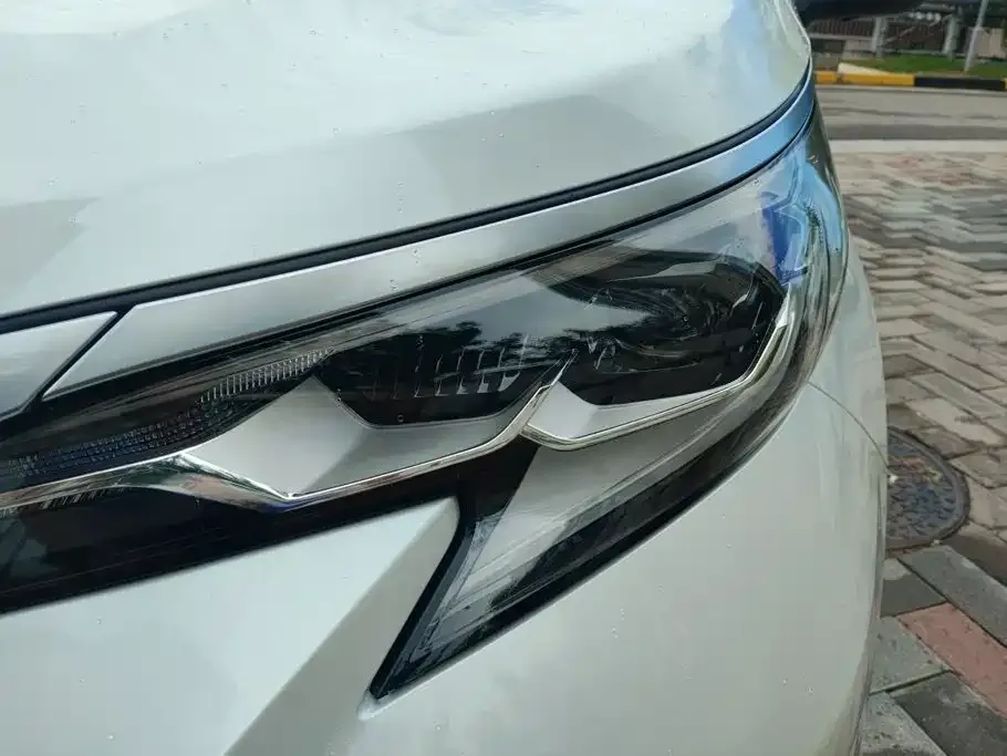 Toyota Sienna — фото 2