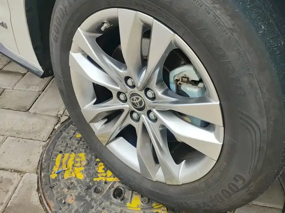 Toyota Sienna — фото 10