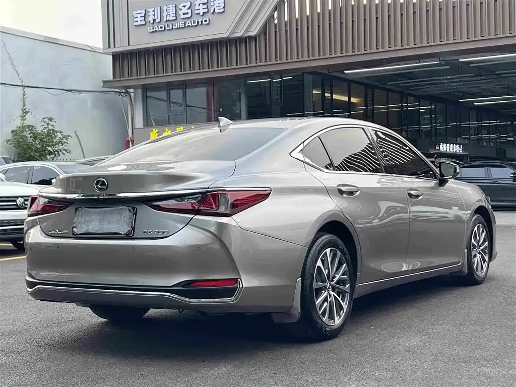 Lexus ES — фото 7