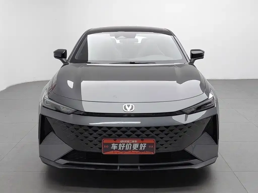 Changan UNI-V iDD — фото 2