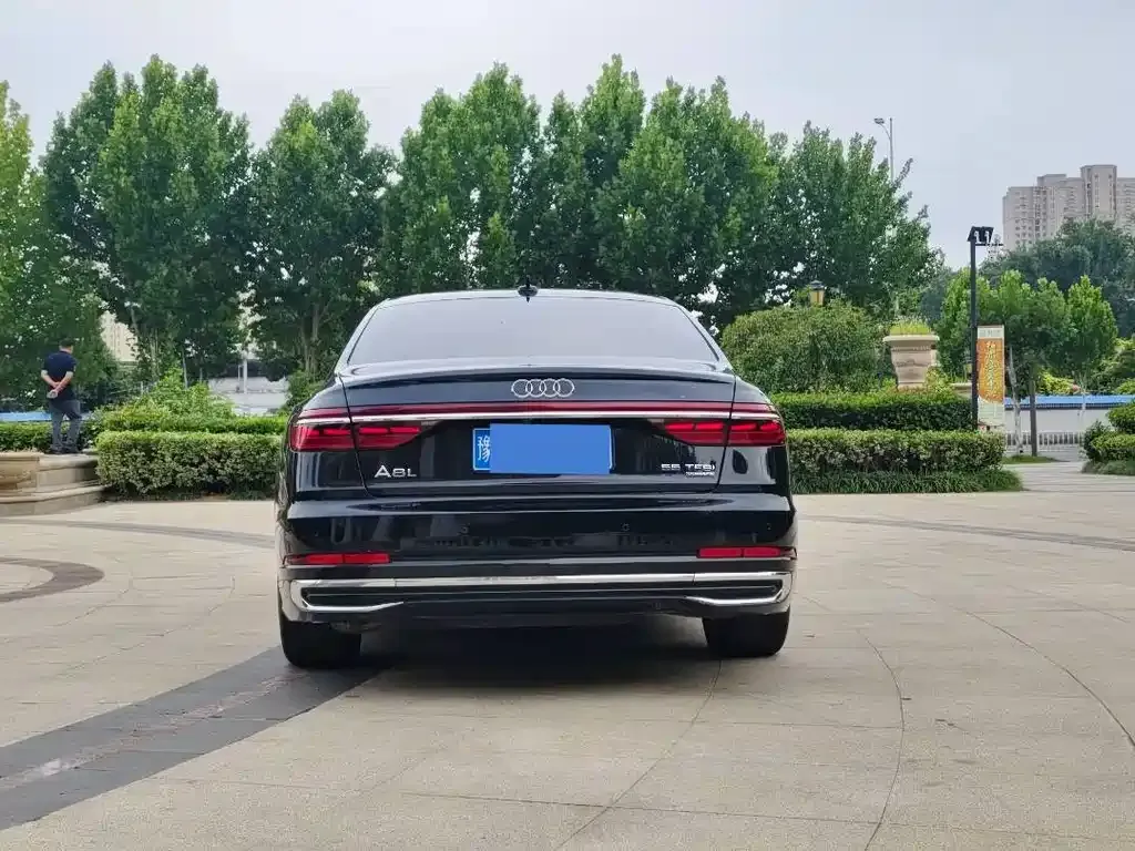 Audi A8 — фото 6