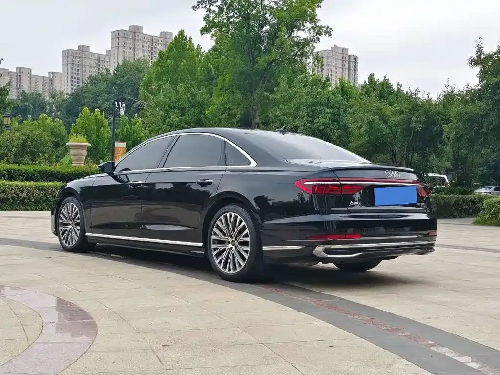 Audi A8 — фото 8