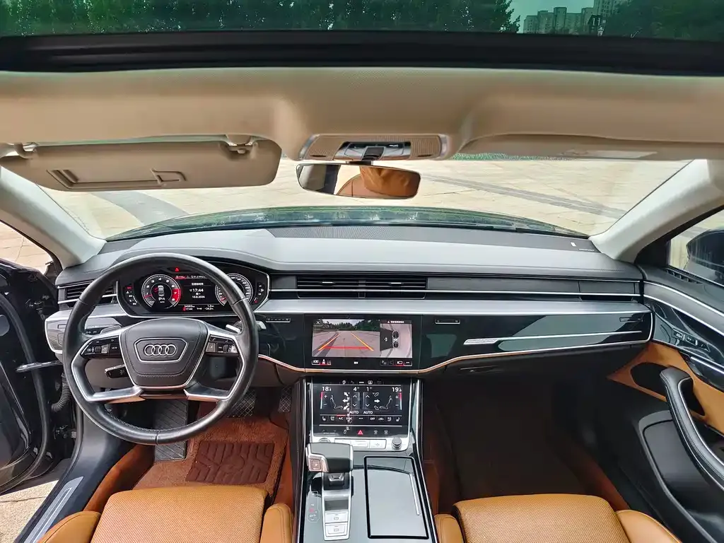 Audi A8 — фото 5