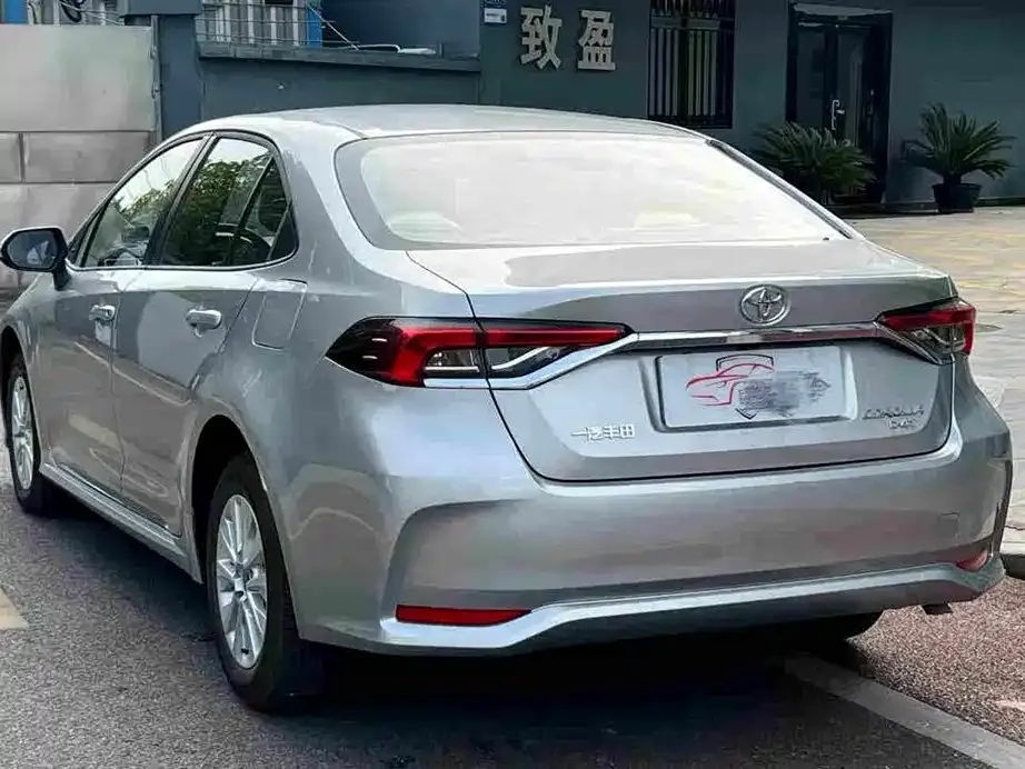 Toyota Corolla — фото 5