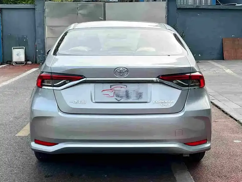Toyota Corolla — фото 10