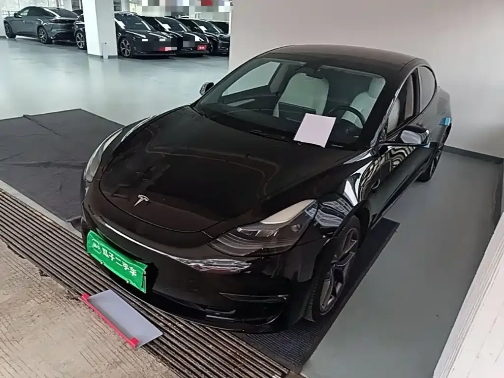 Tesla Model 3 — фото 10